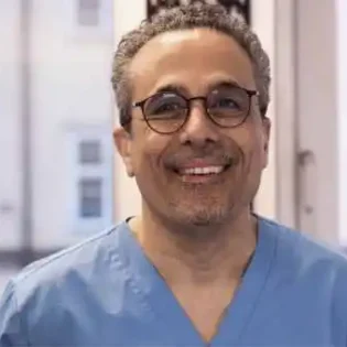 Dr. Sia Hakimmaani (DDS), experienced dentist at Gloss & Floss in Stockholm